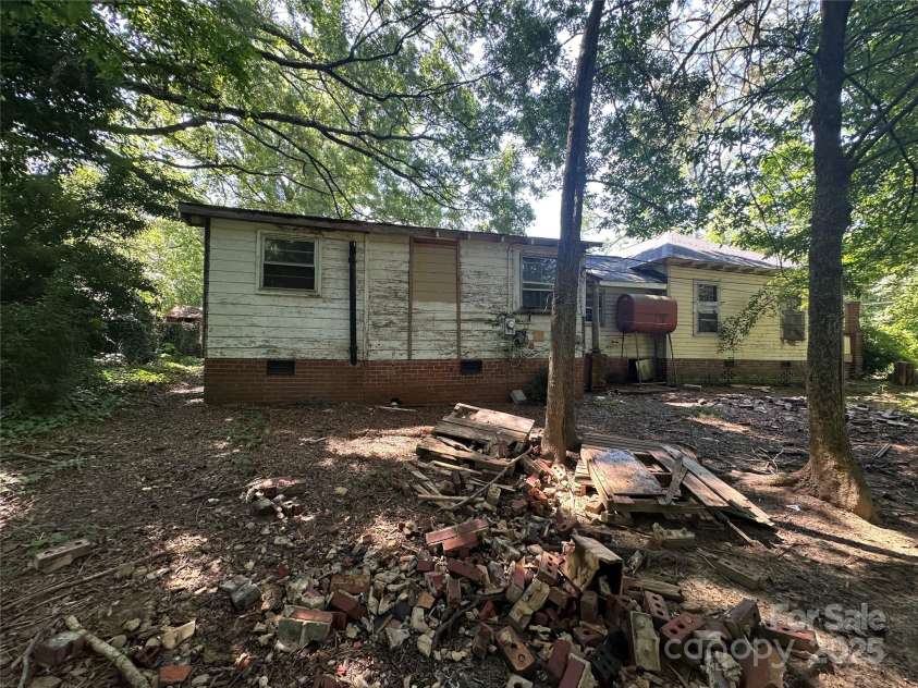 301 Weant Street, Salisbury, NC 28144.  MLS# CAR4279321, YatesRealty ID 24683. 