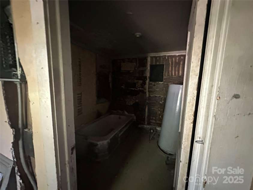 301 Weant Street, Salisbury, NC 28144.  MLS# CAR4279321, YatesRealty ID 24683. 