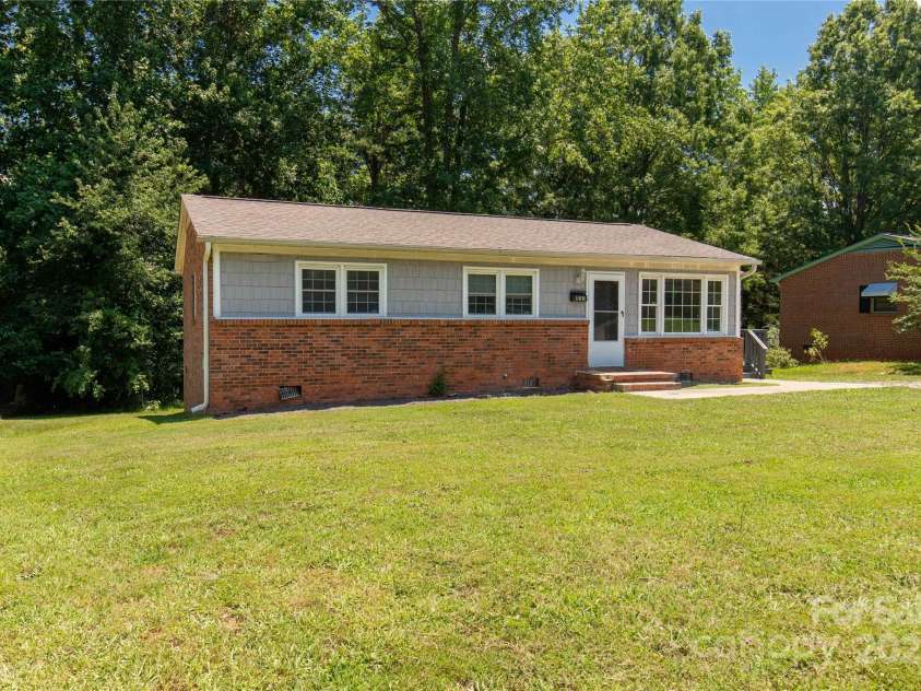 105 Autumn Place, York, SC 29745.  MLS# CAR4279250, YatesRealty ID 24684. 