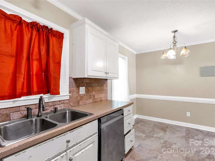 105 Autumn Place, York, SC 29745.  MLS# CAR4279250, YatesRealty ID 24684. 