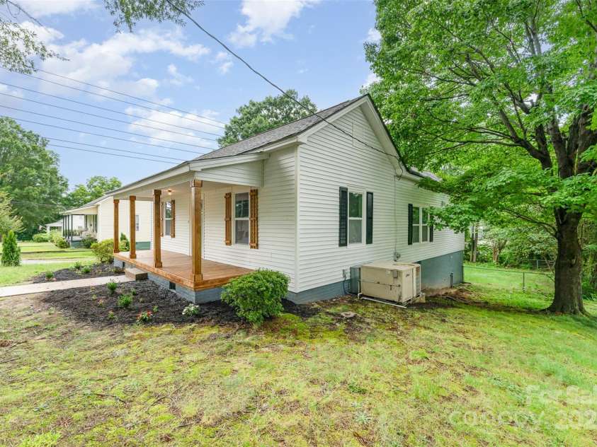 617 Juniper Avenue, Kannapolis, NC 28081.  MLS# CAR4278618, YatesRealty ID 24685. 