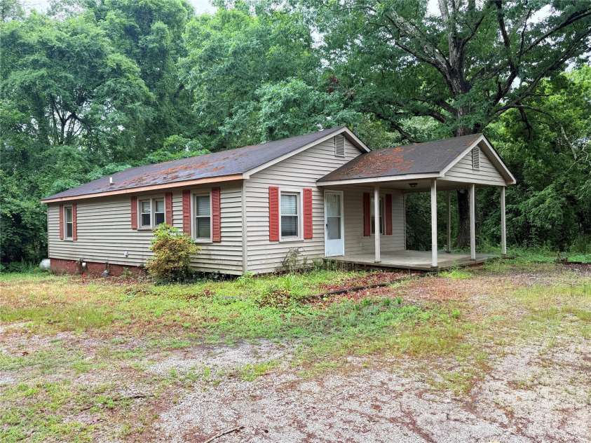 121 Travis Lane, Lancaster, SC 29720.  MLS# CAR4379675, YatesRealty ID 24689. 