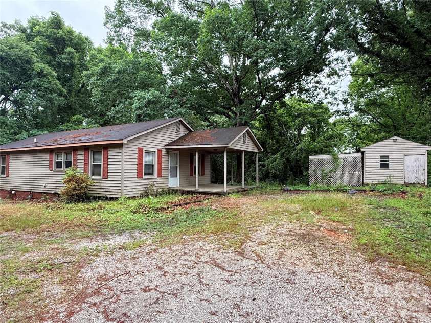 121 Travis Lane, Lancaster, SC 29720.  MLS# CAR4379675, YatesRealty ID 24689. 