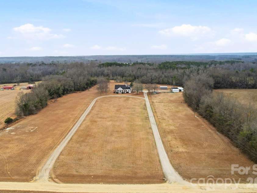 1004 Four Mile Loop, Cheraw, SC 29520.  MLS# CAR4332573, YatesRealty ID 2469. 13.67 Acre Horse Farm 