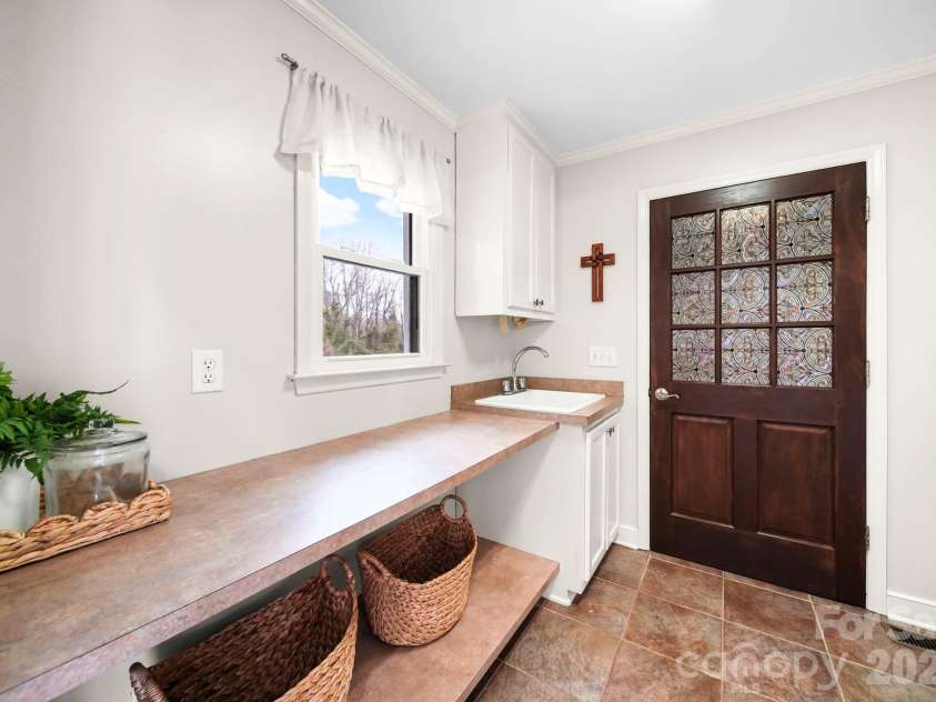 1004 Four Mile Loop, Cheraw, SC 29520.  MLS# CAR4332573, YatesRealty ID 2469. Laundry Room