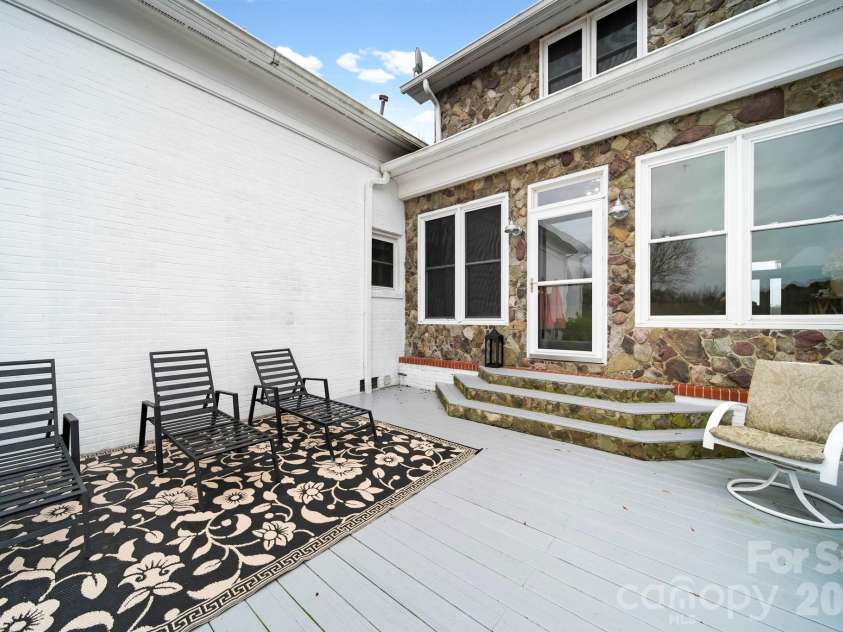 1004 Four Mile Loop, Cheraw, SC 29520.  MLS# CAR4332573, YatesRealty ID 2469. Nice Spot to Enjoy the Pool 