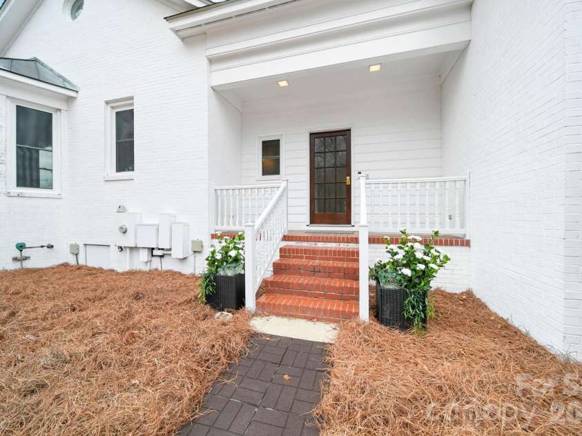 1004 Four Mile Loop, Cheraw, SC 29520.  MLS# CAR4332573, YatesRealty ID 2469. Side Door