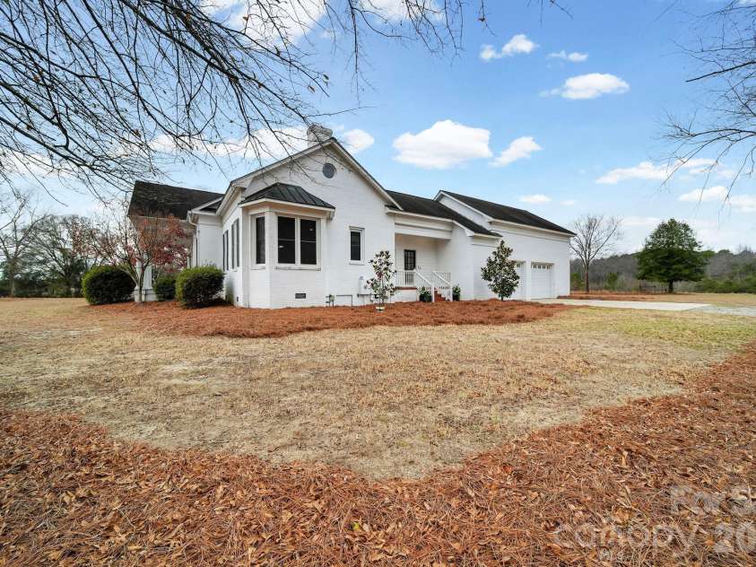 1004 Four Mile Loop, Cheraw, SC 29520.  MLS# CAR4332573, YatesRealty ID 2469. Side Load 2 Car Garage