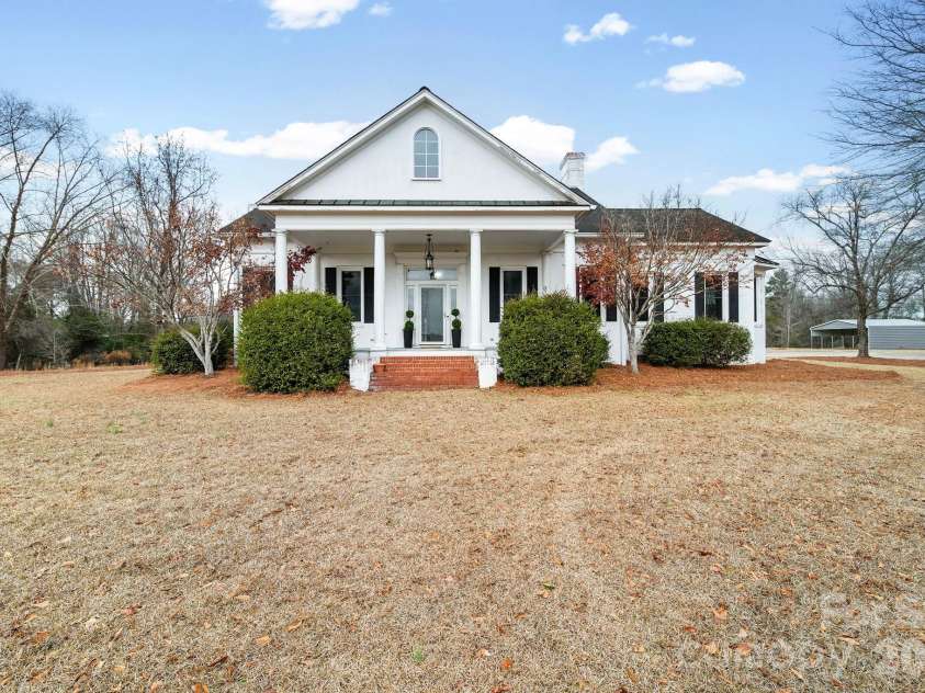 1004 Four Mile Loop, Cheraw, SC 29520.  MLS# CAR4332573, YatesRealty ID 2469. Welcome Home