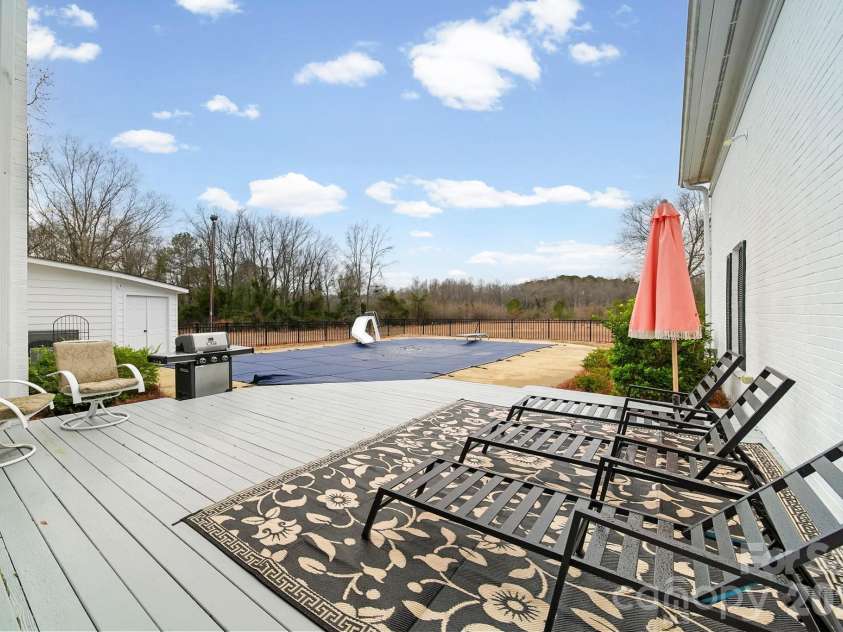 1004 Four Mile Loop, Cheraw, SC 29520.  MLS# CAR4332573, YatesRealty ID 2469. What a View!
