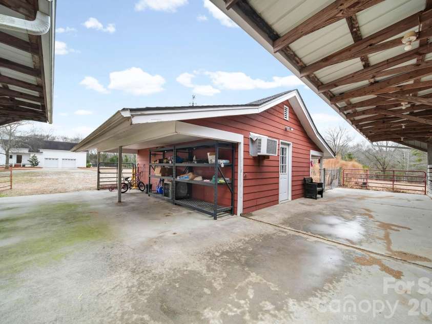 1004 Four Mile Loop, Cheraw, SC 29520.  MLS# CAR4332573, YatesRealty ID 2469. Workshop