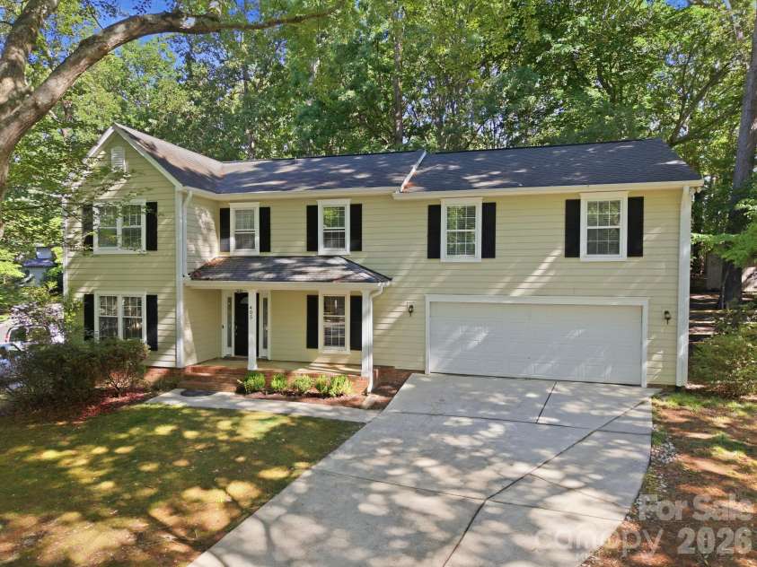405 Leighton Court, Matthews, NC 28105.  MLS# CAR4376278, YatesRealty ID 24690. 