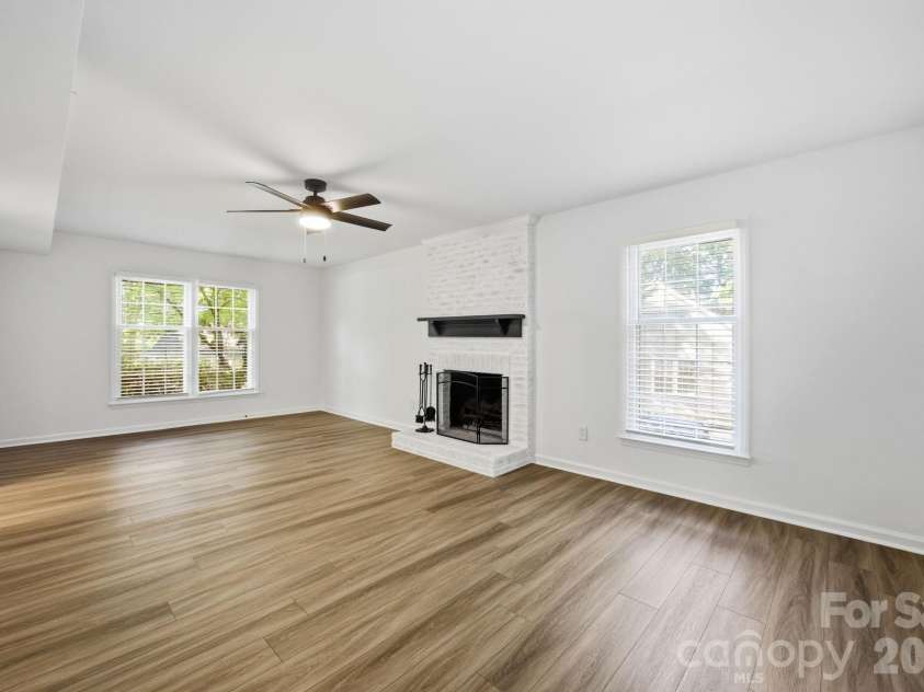 405 Leighton Court, Matthews, NC 28105.  MLS# CAR4376278, YatesRealty ID 24690. 