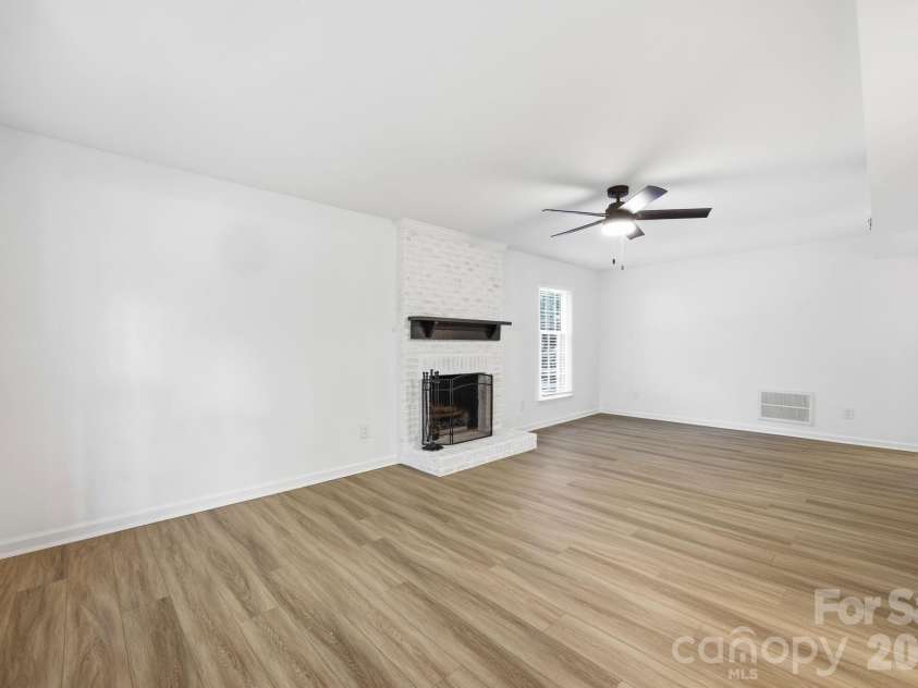 405 Leighton Court, Matthews, NC 28105.  MLS# CAR4376278, YatesRealty ID 24690. 