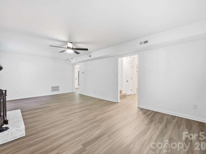 405 Leighton Court, Matthews, NC 28105.  MLS# CAR4376278, YatesRealty ID 24690. 