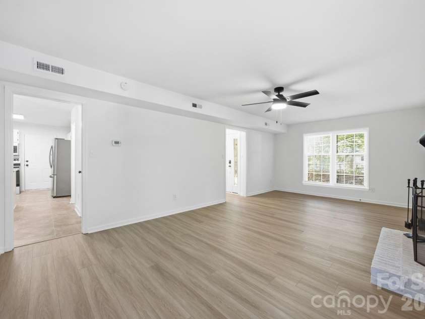 405 Leighton Court, Matthews, NC 28105.  MLS# CAR4376278, YatesRealty ID 24690. 