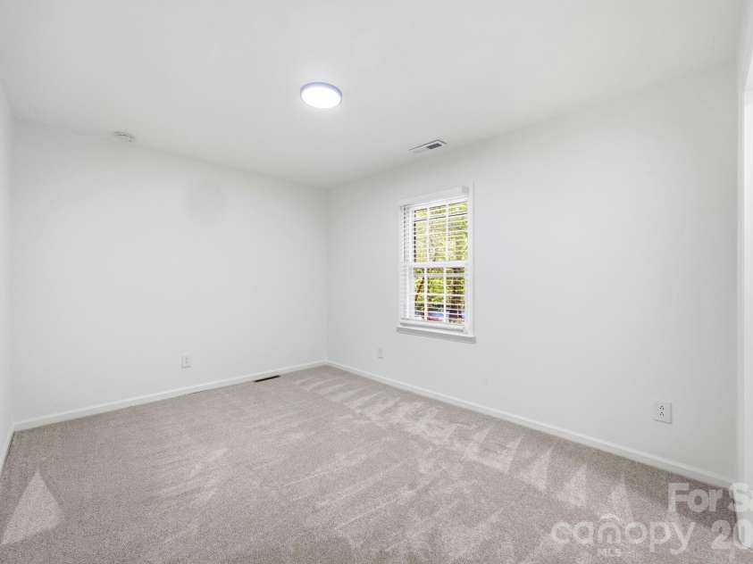 405 Leighton Court, Matthews, NC 28105.  MLS# CAR4376278, YatesRealty ID 24690. 