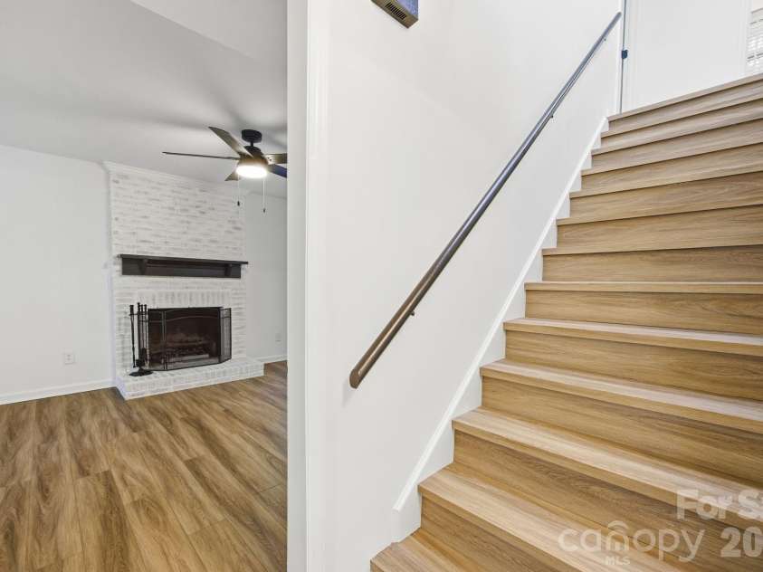 405 Leighton Court, Matthews, NC 28105.  MLS# CAR4376278, YatesRealty ID 24690. 