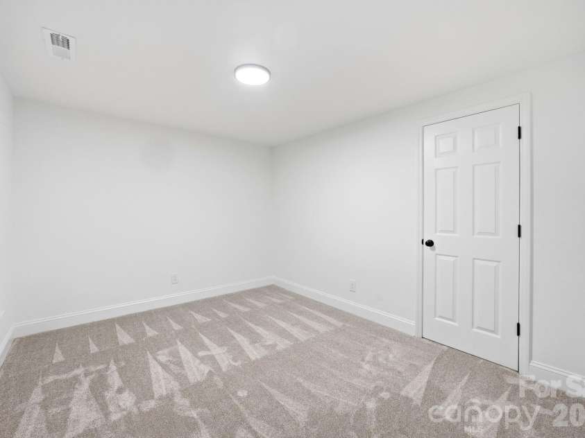 405 Leighton Court, Matthews, NC 28105.  MLS# CAR4376278, YatesRealty ID 24690. 