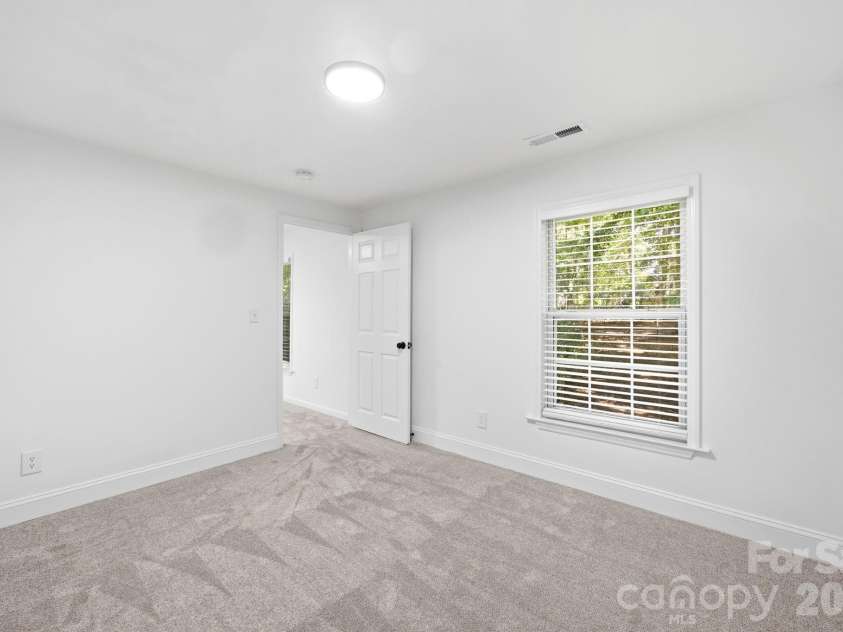 405 Leighton Court, Matthews, NC 28105.  MLS# CAR4376278, YatesRealty ID 24690. 