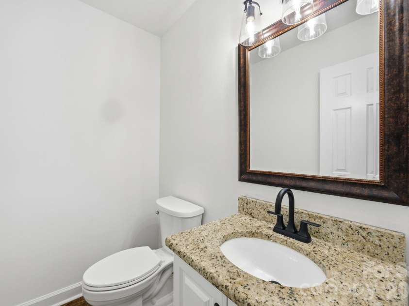 405 Leighton Court, Matthews, NC 28105.  MLS# CAR4376278, YatesRealty ID 24690. 