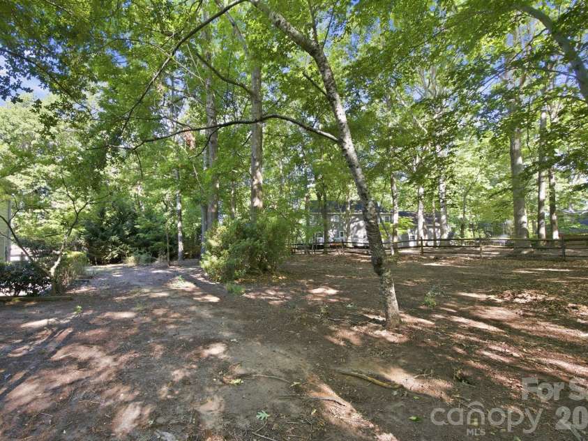 405 Leighton Court, Matthews, NC 28105.  MLS# CAR4376278, YatesRealty ID 24690. 