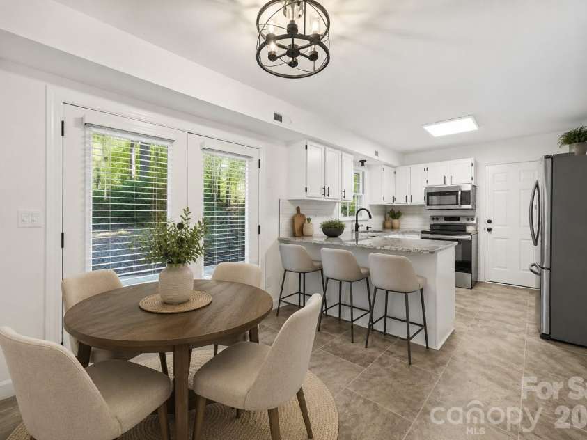 405 Leighton Court, Matthews, NC 28105.  MLS# CAR4376278, YatesRealty ID 24690. Breakfast Area Virtually Staged