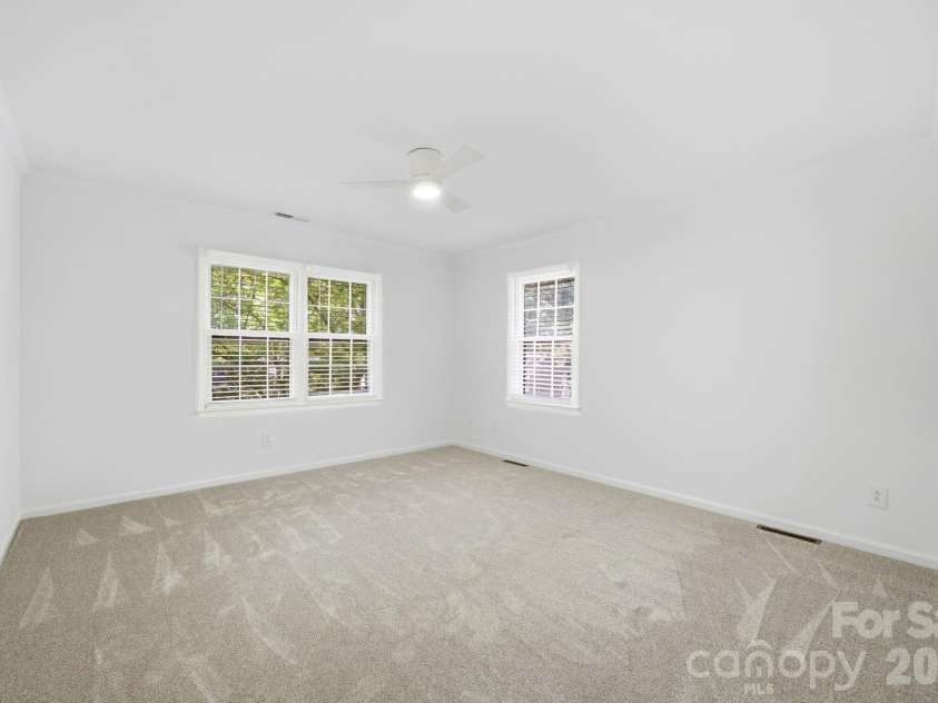405 Leighton Court, Matthews, NC 28105.  MLS# CAR4376278, YatesRealty ID 24690. Large Primary Suite