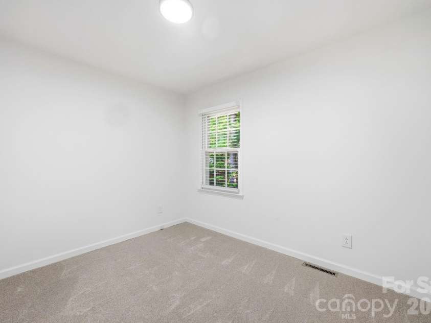 405 Leighton Court, Matthews, NC 28105.  MLS# CAR4376278, YatesRealty ID 24690. Office / Flex Space - Could be 5th BR