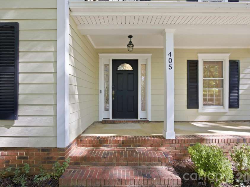 405 Leighton Court, Matthews, NC 28105.  MLS# CAR4376278, YatesRealty ID 24690. Welcome Home!
