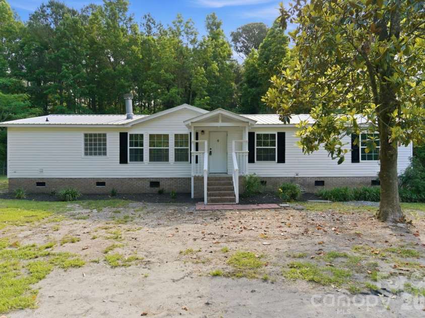 481 Harrell Road, Burgaw, NC 28425.  MLS# CAR4385459, YatesRealty ID 24692. 