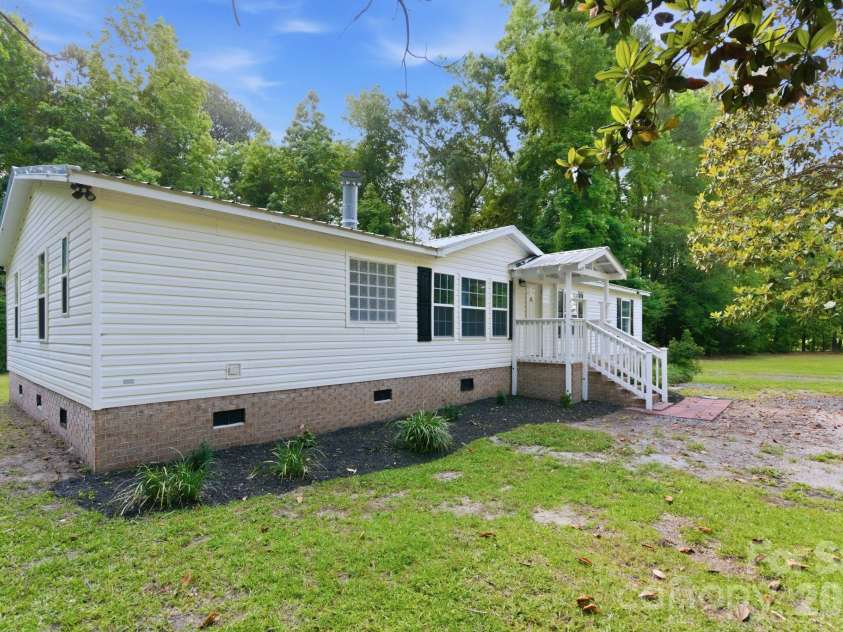 481 Harrell Road, Burgaw, NC 28425.  MLS# CAR4385459, YatesRealty ID 24692. 