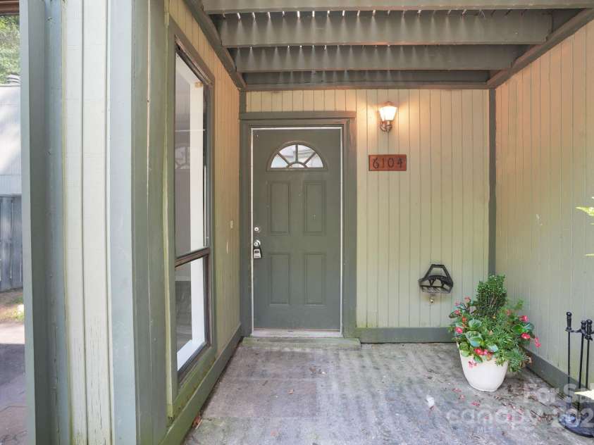 6104 Bent Tree Court, Charlotte, NC 28212.  MLS# CAR4275290, YatesRealty ID 24692. 
