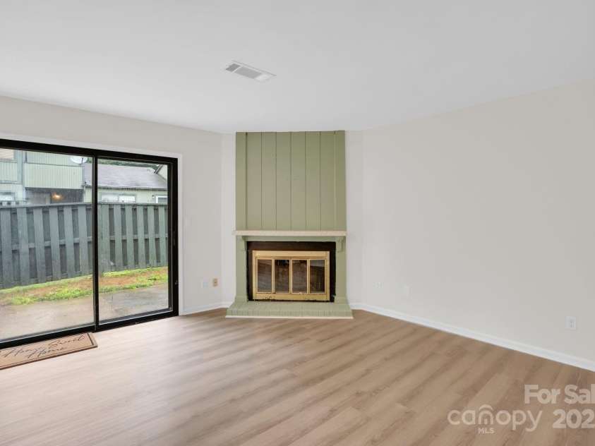 6104 Bent Tree Court, Charlotte, NC 28212.  MLS# CAR4275290, YatesRealty ID 24692. 