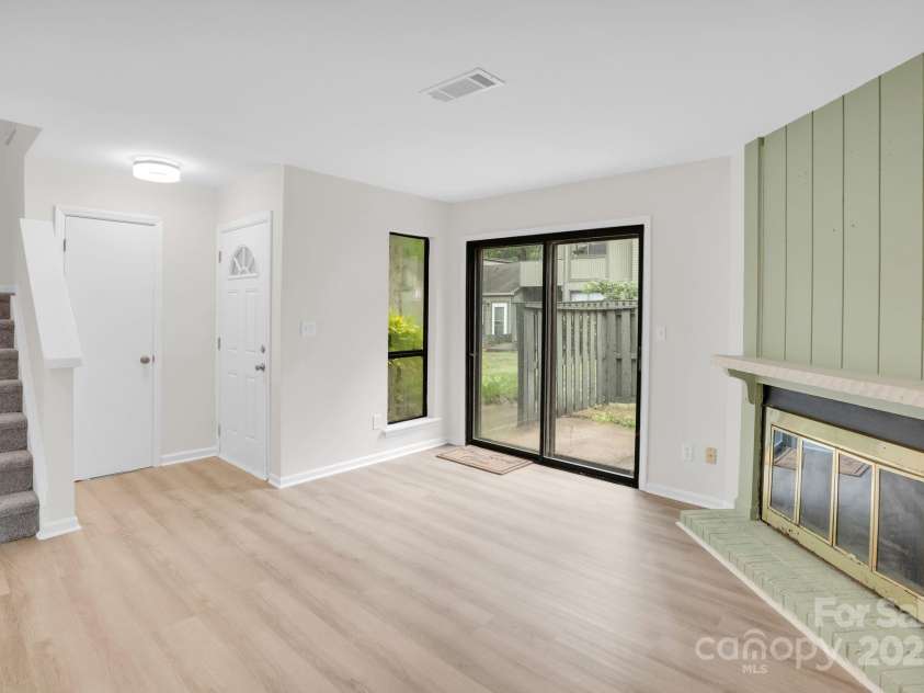 6104 Bent Tree Court, Charlotte, NC 28212.  MLS# CAR4275290, YatesRealty ID 24692. 