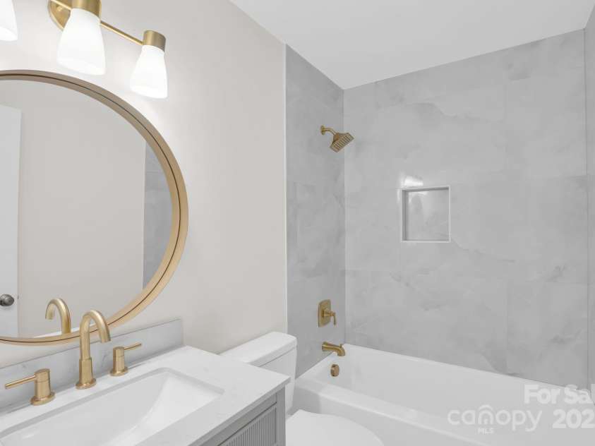 6104 Bent Tree Court, Charlotte, NC 28212.  MLS# CAR4275290, YatesRealty ID 24692. 