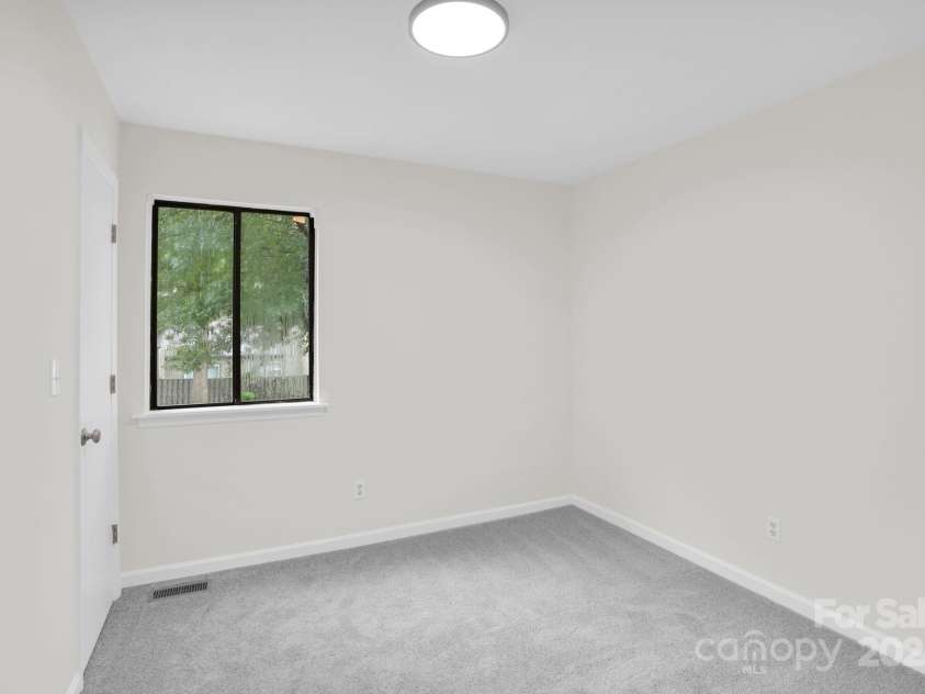 6104 Bent Tree Court, Charlotte, NC 28212.  MLS# CAR4275290, YatesRealty ID 24692. 