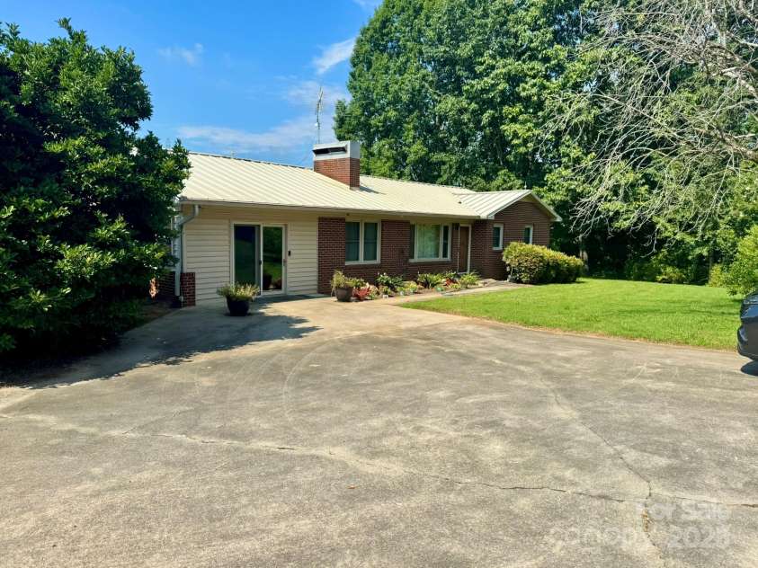 2852 Old Highway 60 Road, Wilkesboro, NC 28697.  MLS# CAR4279426, YatesRealty ID 24693. 