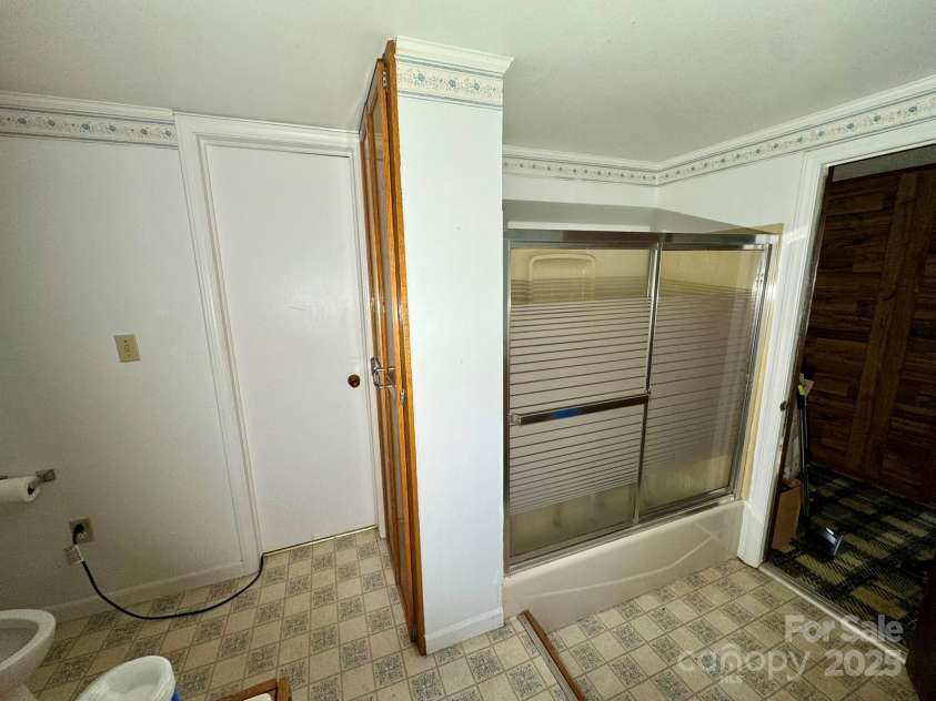 2852 Old Highway 60 Road, Wilkesboro, NC 28697.  MLS# CAR4279426, YatesRealty ID 24693. 