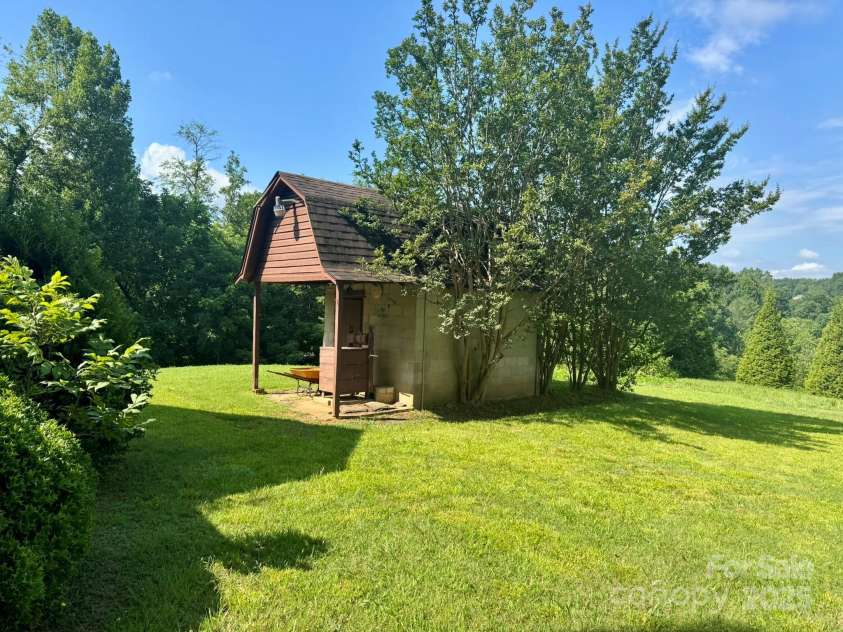 2852 Old Highway 60 Road, Wilkesboro, NC 28697.  MLS# CAR4279426, YatesRealty ID 24693. 