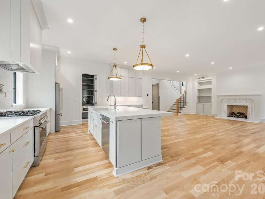 4413 Castleton Road, Charlotte, NC 28211.  MLS# CAR4373800, YatesRealty ID 24693. 