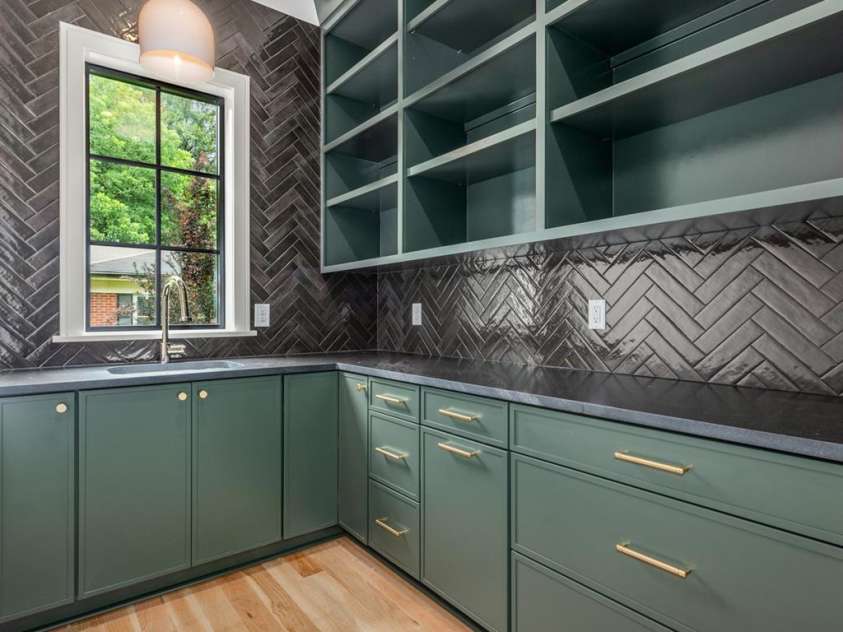 4413 Castleton Road, Charlotte, NC 28211.  MLS# CAR4373800, YatesRealty ID 24693. 