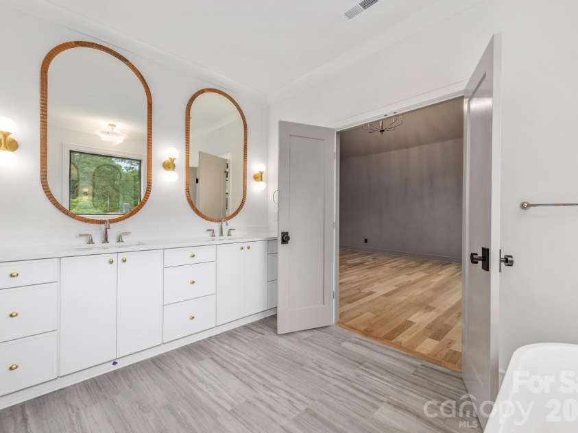 4413 Castleton Road, Charlotte, NC 28211.  MLS# CAR4373800, YatesRealty ID 24693. 