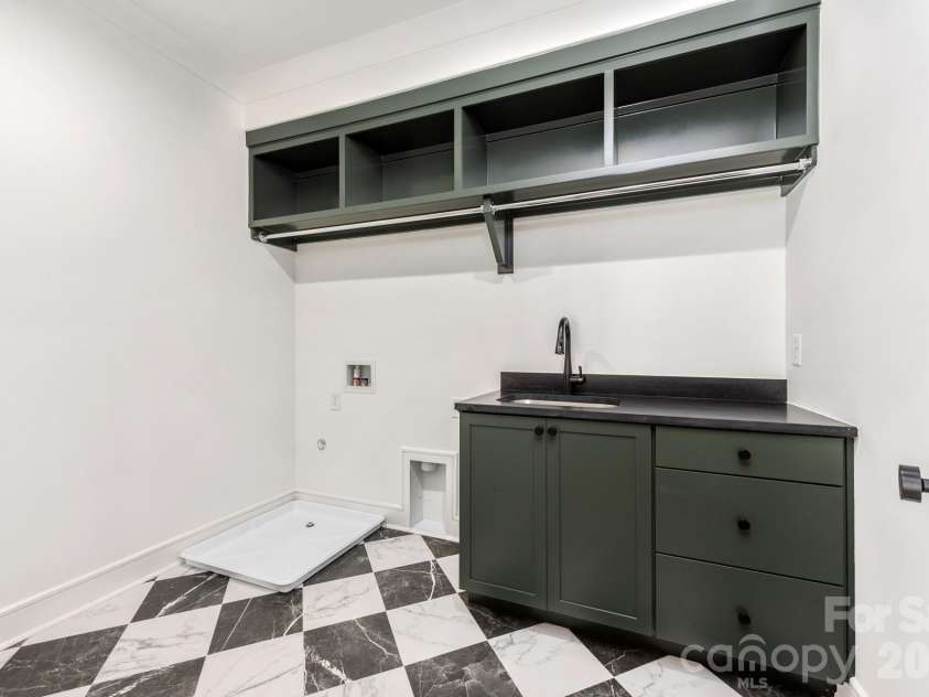 4413 Castleton Road, Charlotte, NC 28211.  MLS# CAR4373800, YatesRealty ID 24693. 