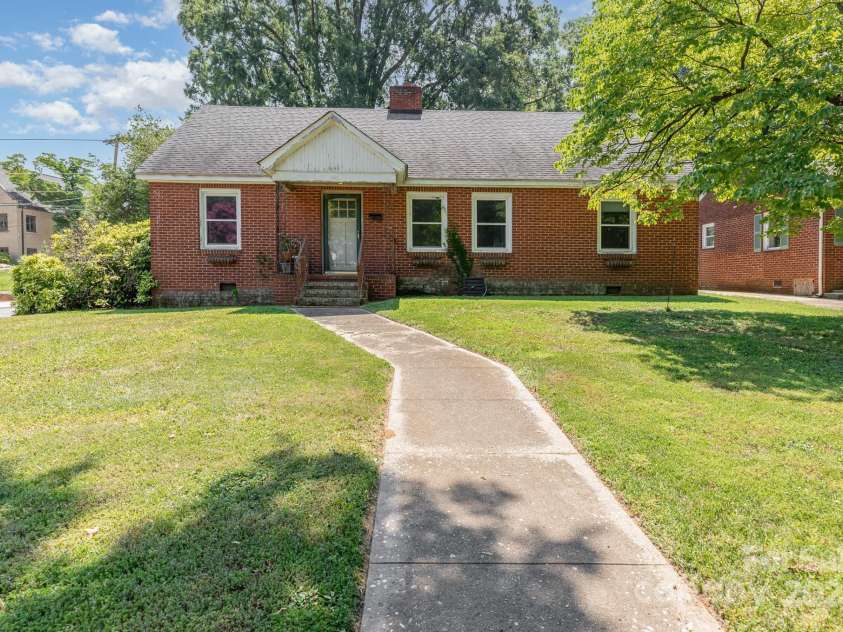 1701 Dilworth Road, Charlotte, NC 28203.  MLS# CAR4275878, YatesRealty ID 24695. 