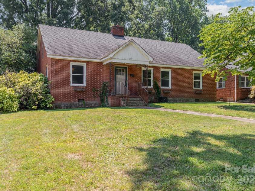 1701 Dilworth Road, Charlotte, NC 28203.  MLS# CAR4275878, YatesRealty ID 24695. 