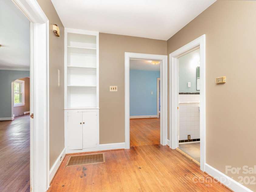 1701 Dilworth Road, Charlotte, NC 28203.  MLS# CAR4275878, YatesRealty ID 24695. 