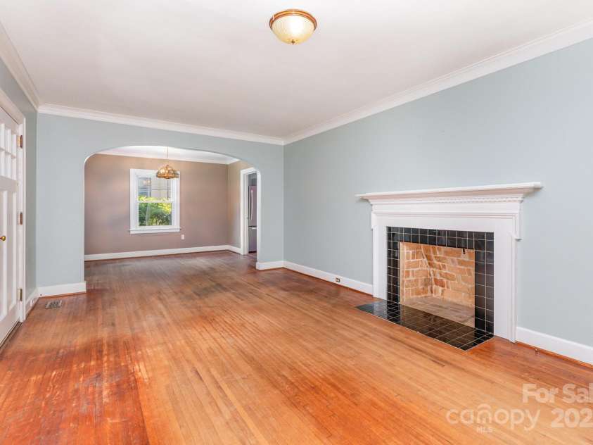 1701 Dilworth Road, Charlotte, NC 28203.  MLS# CAR4275878, YatesRealty ID 24695. Living Room