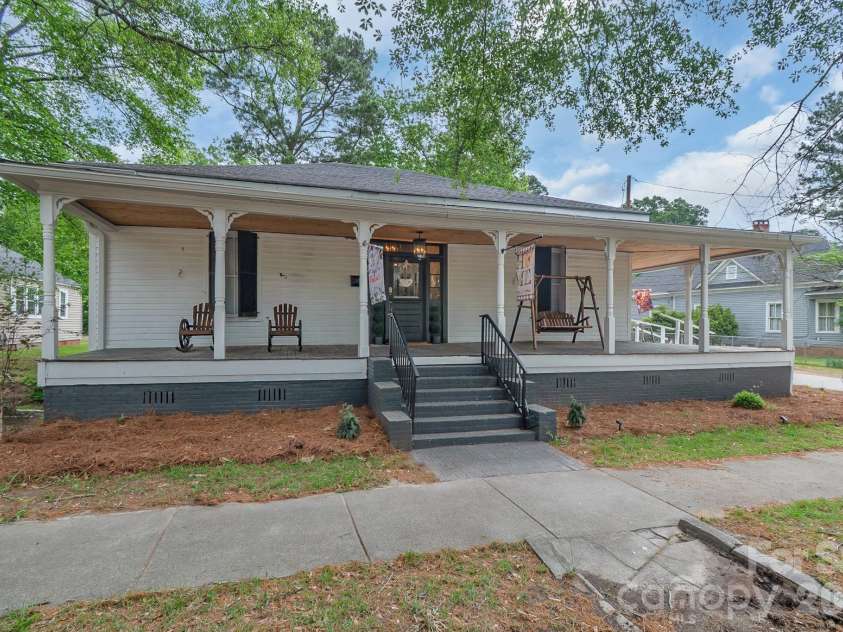 226 Huger Street, Cheraw, SC 29520.  MLS# CAR4374164, YatesRealty ID 24695. 