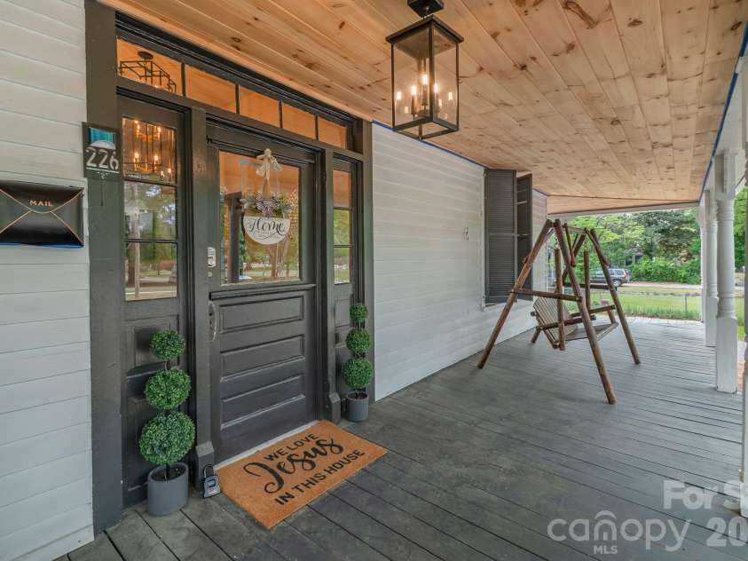 226 Huger Street, Cheraw, SC 29520.  MLS# CAR4374164, YatesRealty ID 24695. 